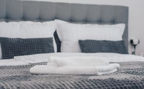 L Apartment